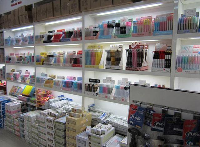 办公桌上的常用办公用品指南